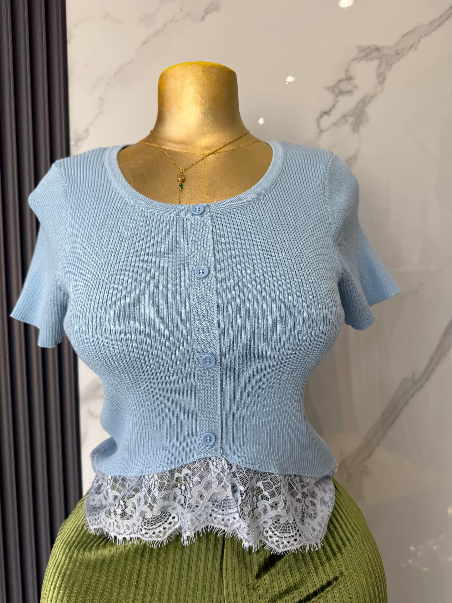 TOP BUTTON UP WHIT LACE