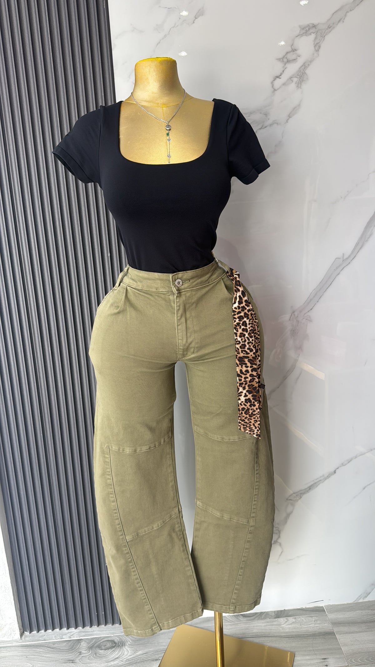 Barrel Jeans con Pañuelo