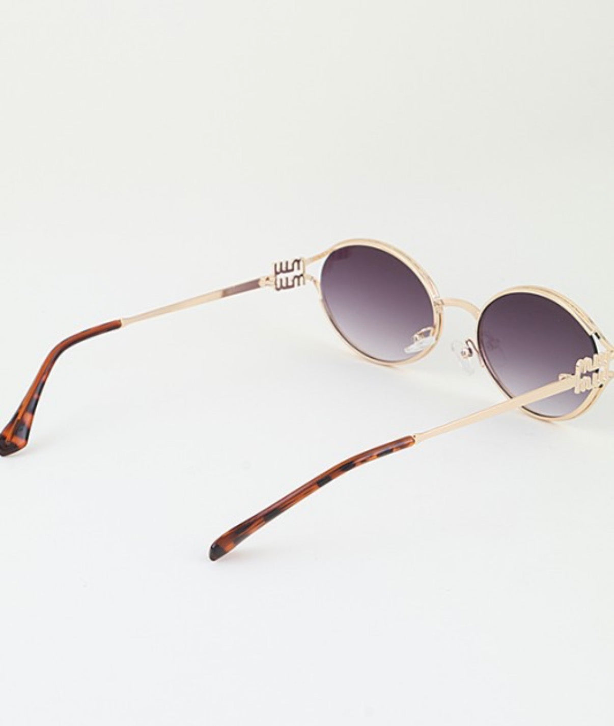 Retro Chic Oval Sunglasses